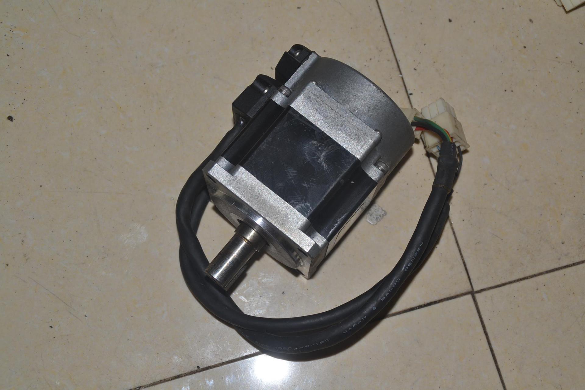 三星CSD3 CSDJ CSMT-02BB1ANT3 200W   60伺服电机