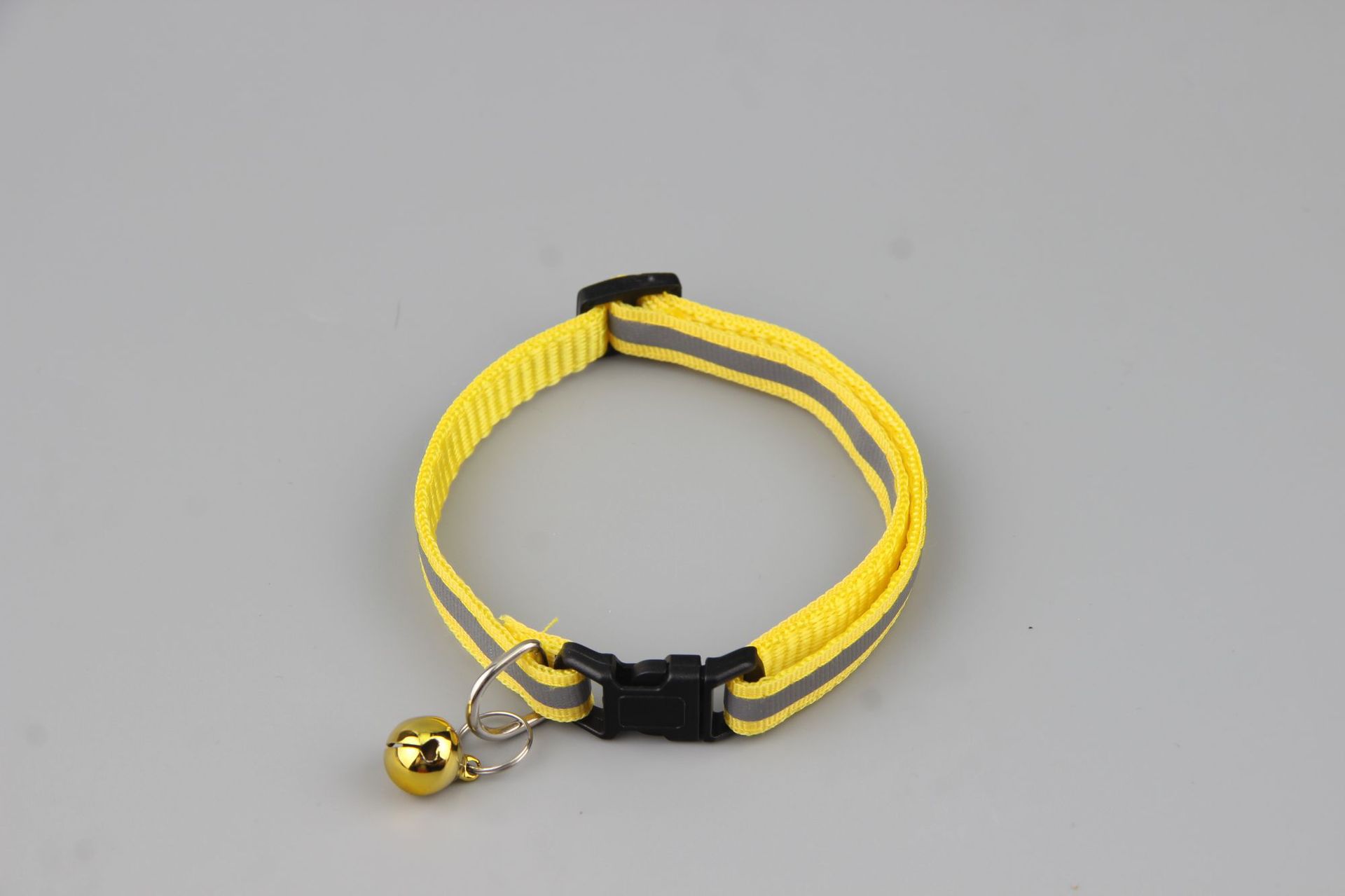 Excluso transfronterizo 1.0 Collar reflectante con hebilla negra para mascotas Parche para perros Collar de campana Collar para gatos Spot al por mayor