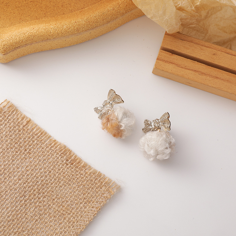 New Soft Lamb Hair Ball Bow Autumn And Winter Earrings display picture 7