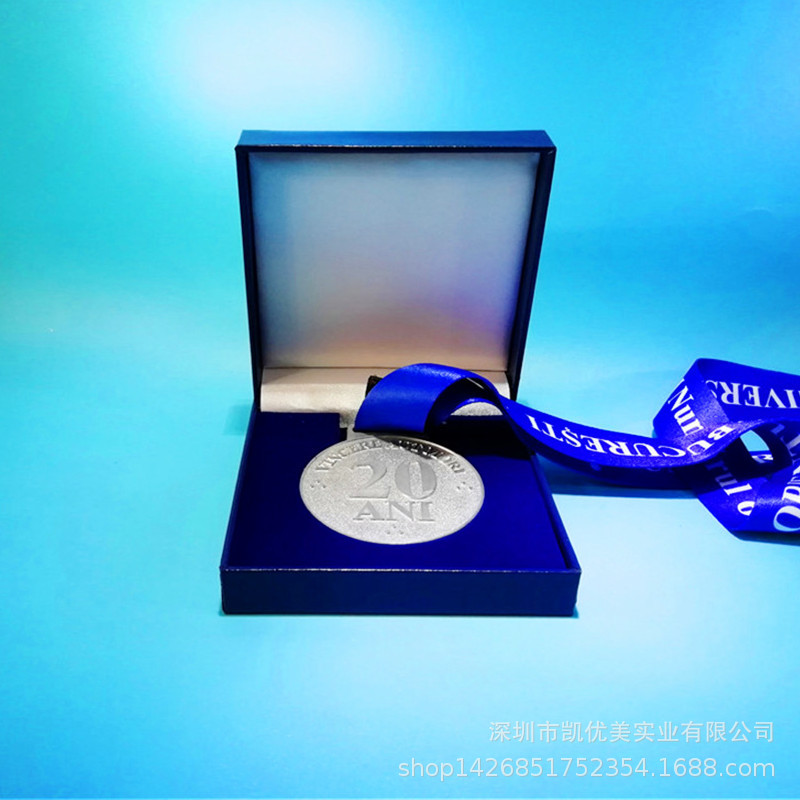 高档PU充皮盒100*100*35mm特种纸绒布多功能奖牌徽章清晚期莲花纹