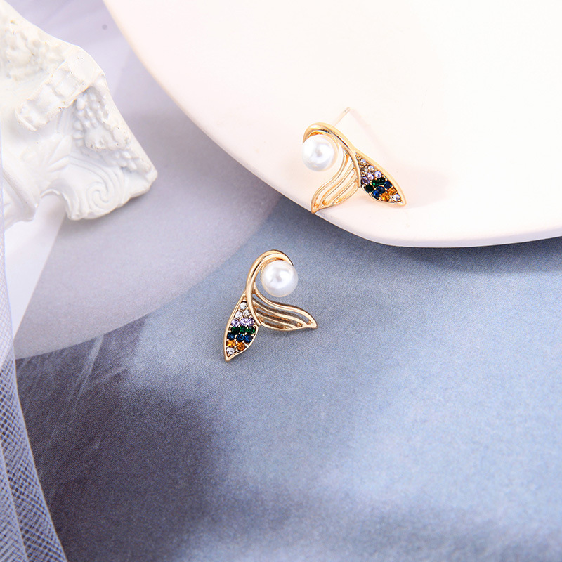 Fishtail S925 Silver Exquisite Pearl Earrings display picture 4