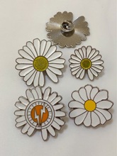 权志龙GD同款小雏菊太阳花闪电徽章男女学生卫衣配饰pmo雏菊胸针