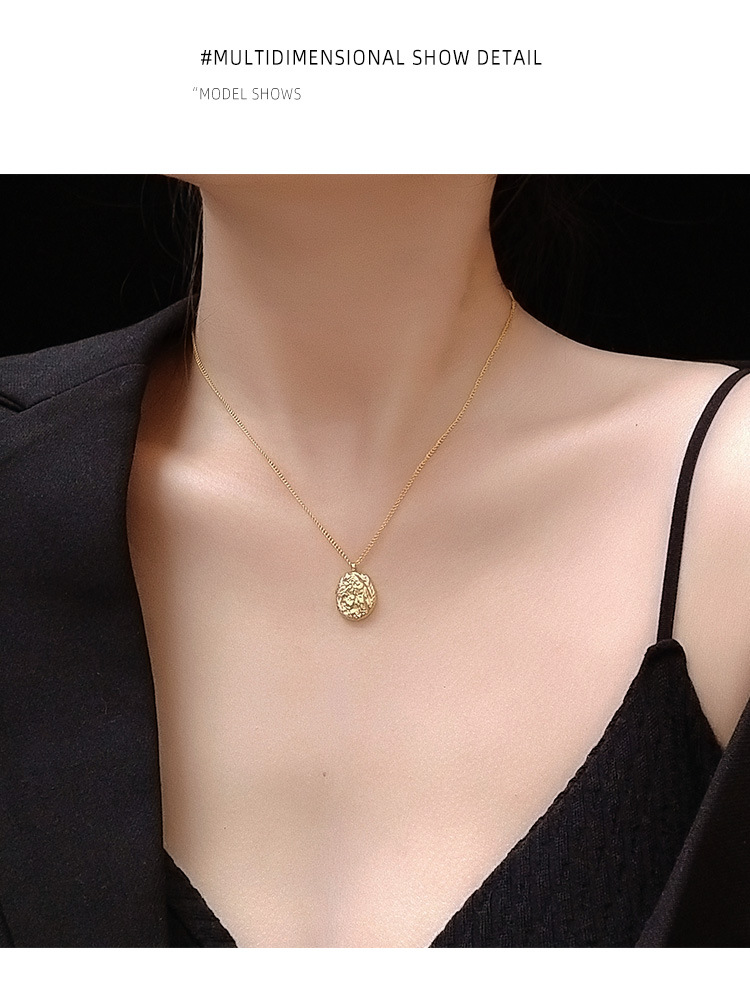 Fashion Baroque Irregular Bump Texture Pendant Necklace Clavicle Chain Titanium Steel Plated 18k Gold Nihaojewelry display picture 2