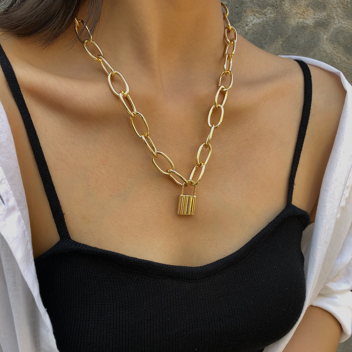 New Jewelry Personality Retro Geometric Necklace Sweater Chain Simple Lock-shaped Wild Temperament Clavicle Chain Wholesale Nihaojewelry display picture 1