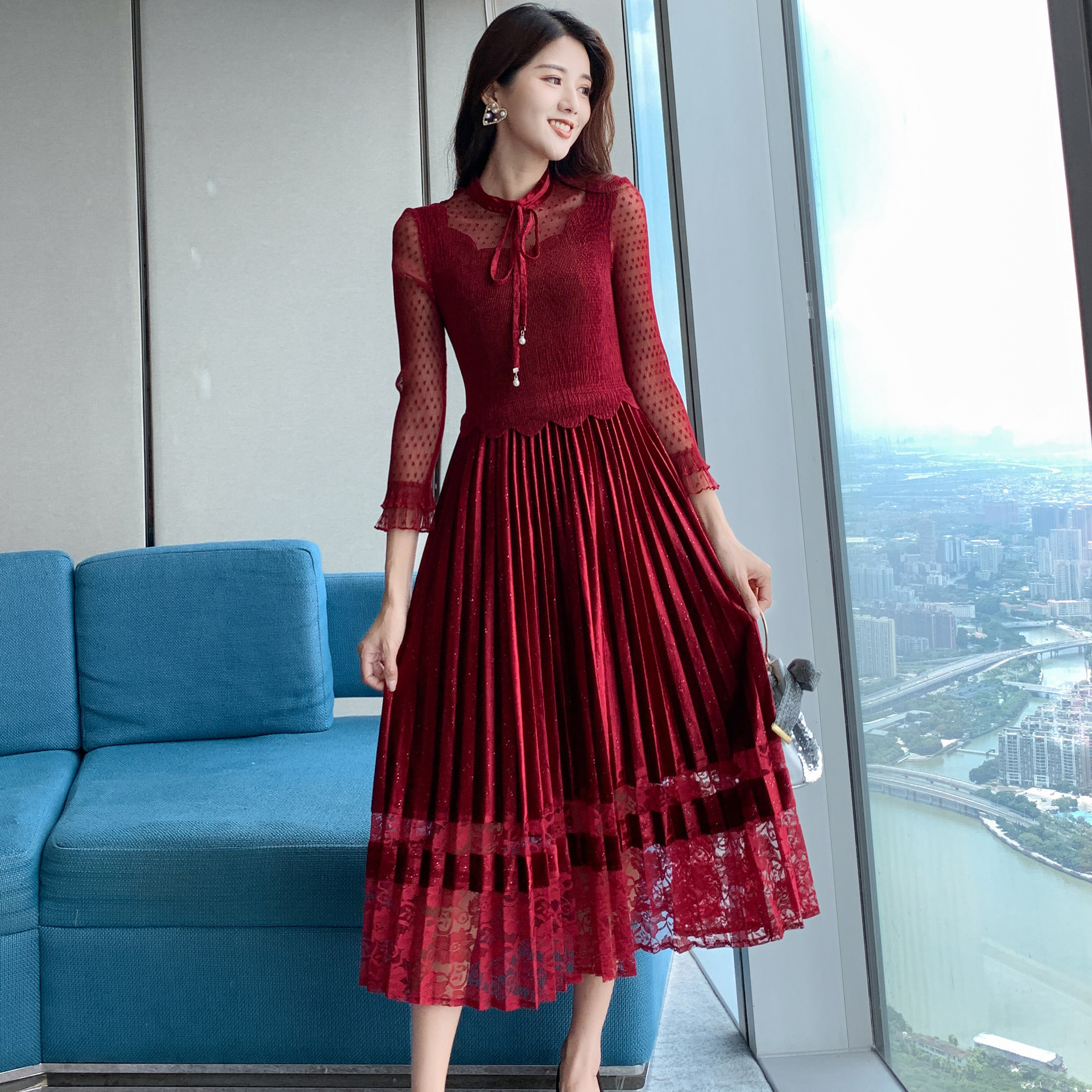 2020秋冬新款气质名媛立领系带蕾丝显瘦丝绒连衣裙三宅褶皱女装