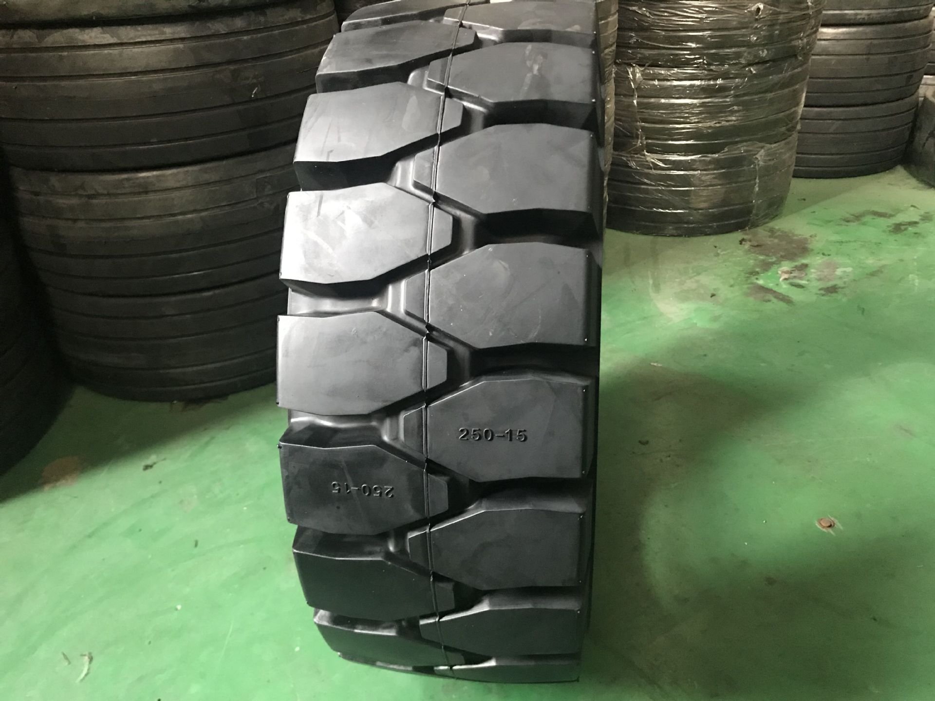 供应250-15叉车实心轮胎叉车4吨实心轮胎 高耐磨 高弹性 寿命长