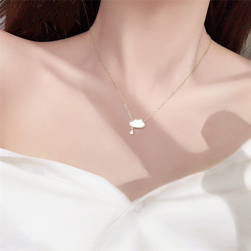 Cadena de clavícula nube 2020 nueva Hada simple elegante Mori collar femenino nicho diseño colgante regalo
