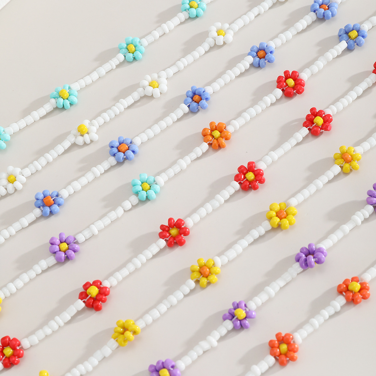 Creative Jewelry Small Daisy Necklace Simple Rice Bead Necklace Wholesale Nihaojewelry display picture 16