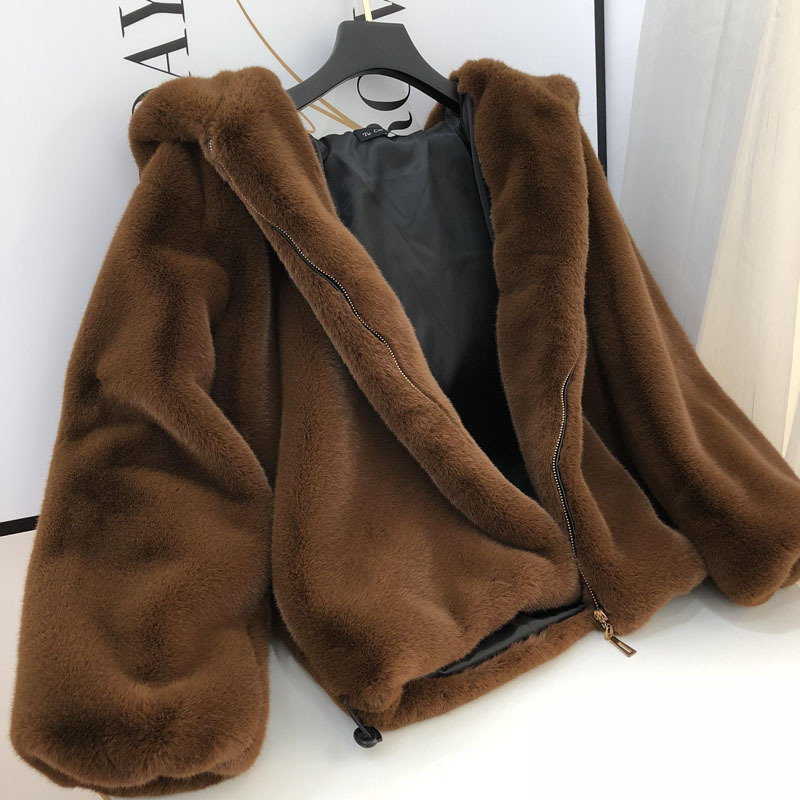 Palton damă din blană artificială cu glugă și urechi de urs_voghion.com