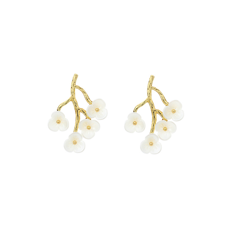 Korea's Simple Versatile Pearl White Flower Fashion Trendy Resin Earrings For Women display picture 8