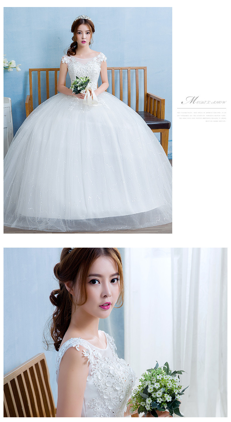 Abito da sposa elegante in pizzo linea svasata lungo a terra_voghion.com