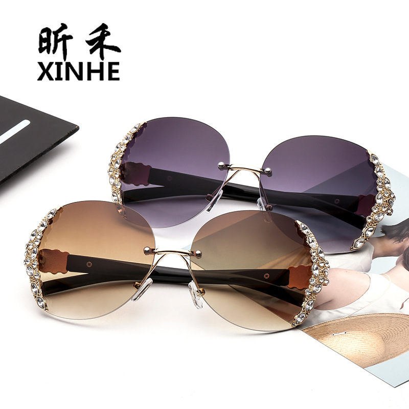 Trend elegant fashionable sunglasses