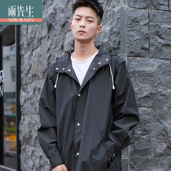 Fashionable travel raincoat for men and women for hiking