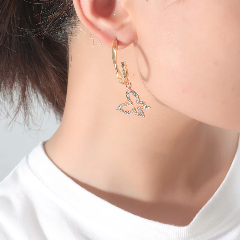 Korea Fashion Sweet Lady Hollow Butterfly Simple Age-reducing Geometric Twist C-shaped Alloy Earrings display picture 4