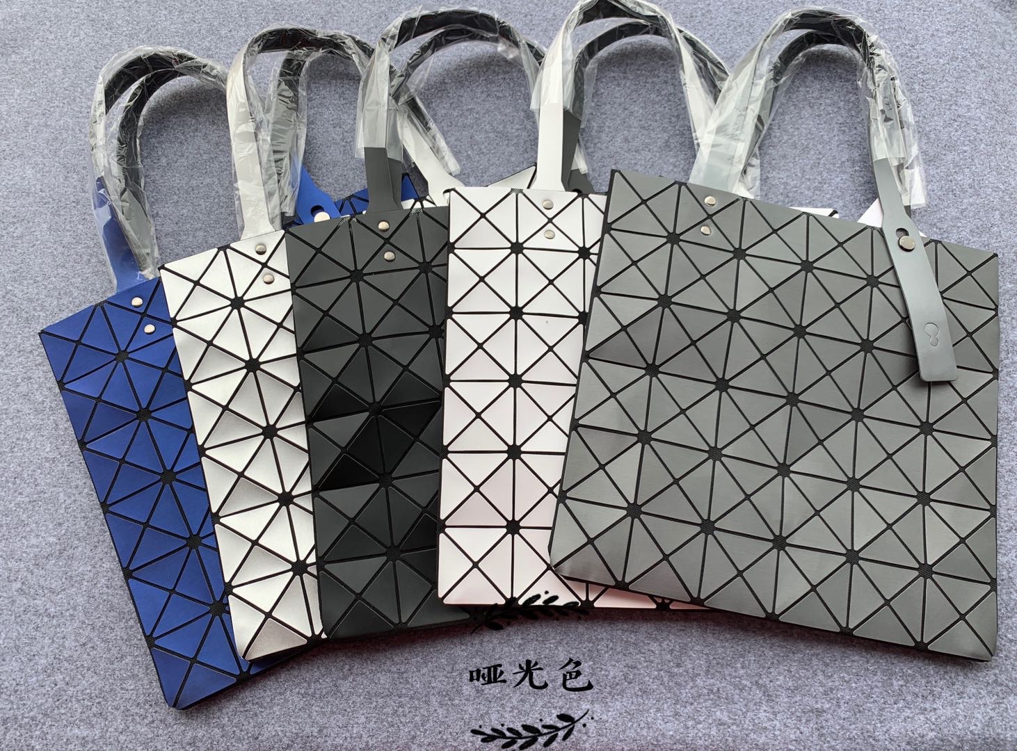 Borsa a spalla singola con griglia geometrica a diamante pieghevole a forma di diamante opaco in PU in Giappone_voghion.com