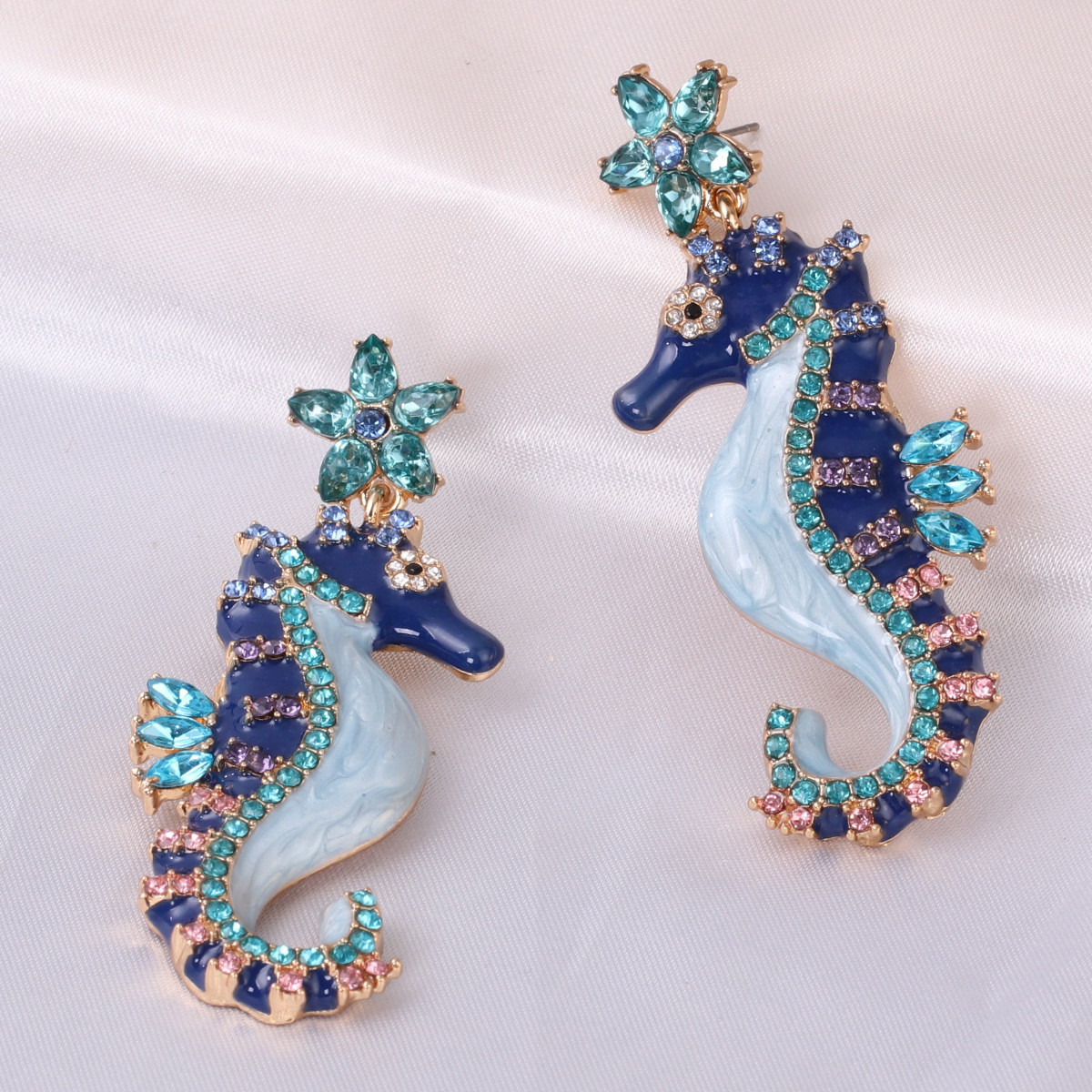 Pendientes De Mujer De Animales Retro Hipocampo Con Diamantes De Moda display picture 3