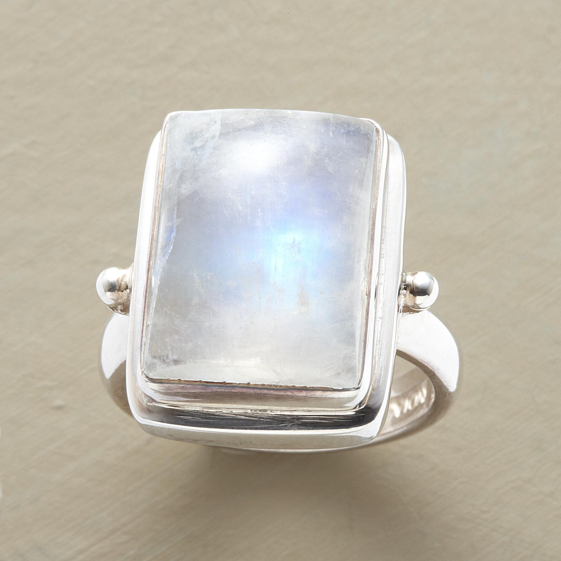 Heyeng Wish New Fashion Antique Natural Gemstone Moonstone Ring Ladies Engagement Wedding Commemorative Ring