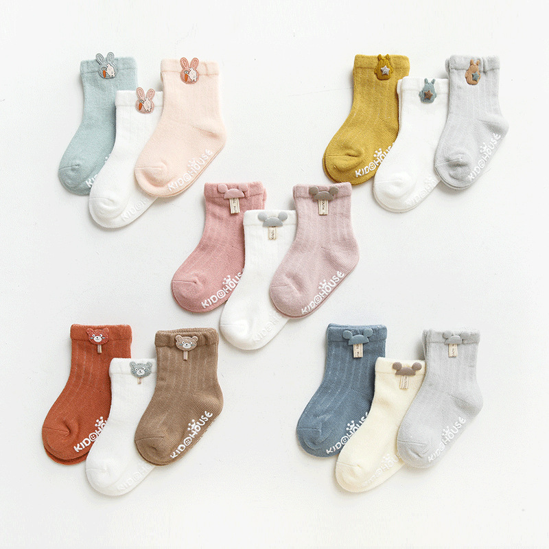 New cartoon accessories for autumn and winter of 20 years baby socks dispensing non slip baby floor socks combed cotton loose mouth children's socks