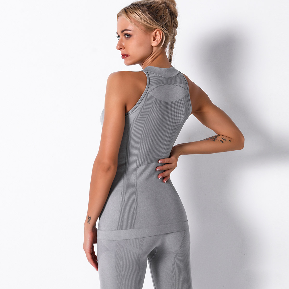 seamless knitted round neck sports vest NSNS10693