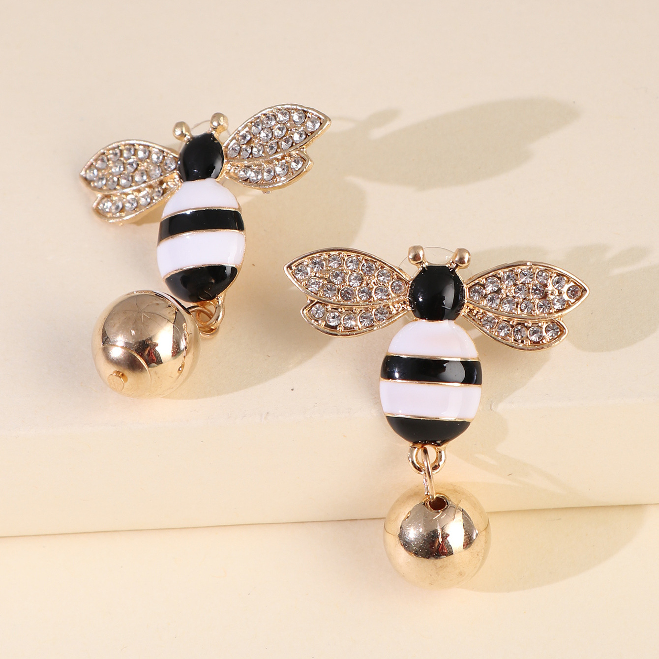 54246 Fabrik Direkt Vertrieb Neue Symmetrische Ohrringe Bienen Perlen Ohrringe Ohrringe Insekten Ohrringe Korea display picture 5