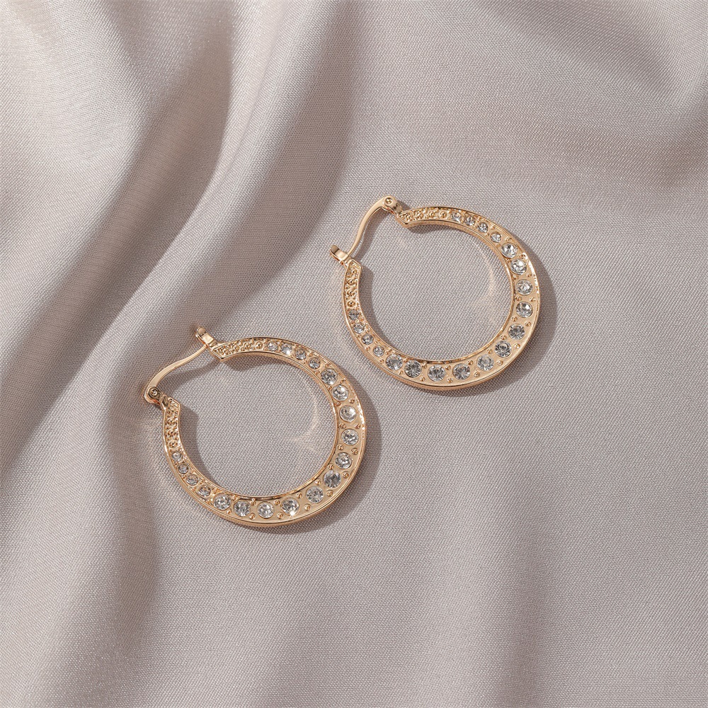 New Retro Style Exaggerated Hollow Large Circle Earrings Inlaid With Diamond Fan-shaped Earrings Wholesale Nihaojewelry display picture 8