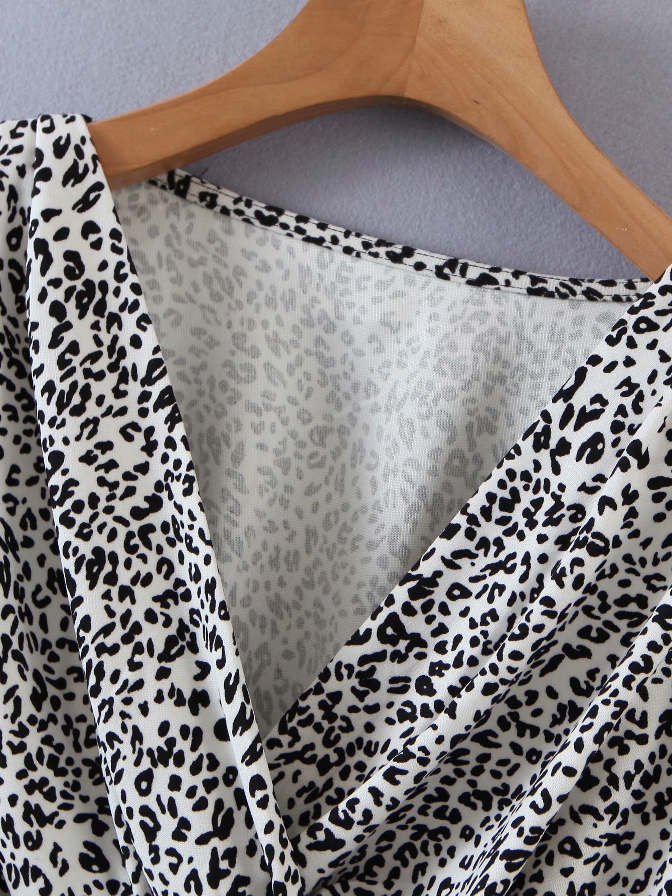 retro short leopard print V-neck long-sleeved shirt  NSAM16782