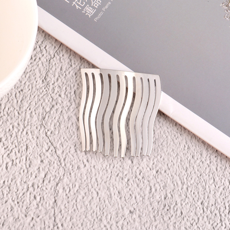 Korean Simple Fashion Streamline Metal Hair Comb Clip display picture 8