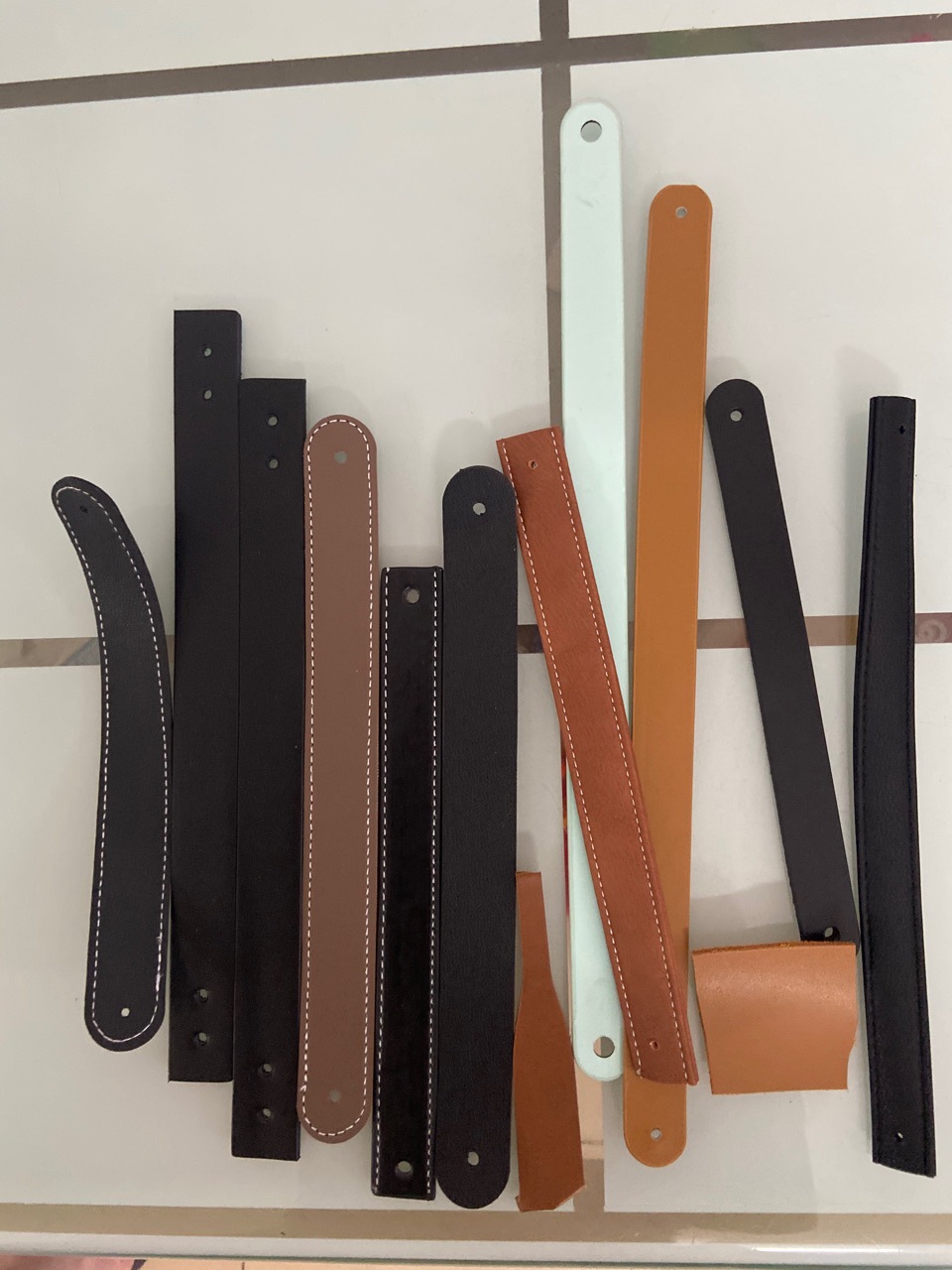 厂家直销蓝牙音响皮提手带 牛皮皮件 皮手挽带 礼品盒PU皮革拉手