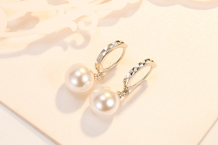 Korean Silver-plated Car Flower Pearl Earrings Female Copper Earrings Fashion Ear Jewelry Wholesale display picture 3