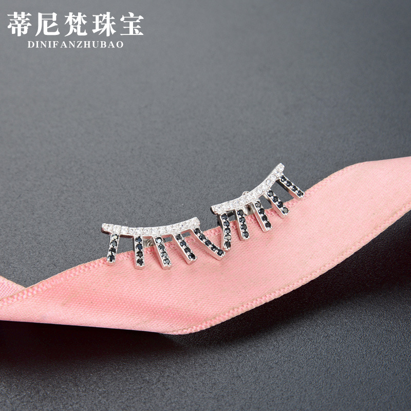 Japonés y coreano s925 plata diamante pendientes de las mujeres elegante simple todo partido pendientes creativo peine pendientes fuente fábrica