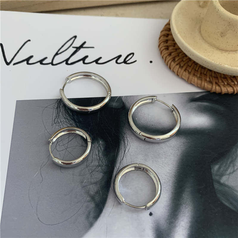 Retro Simple Circle Gold-plated Silver Non-fading Hoop Earrings Wholesale display picture 2