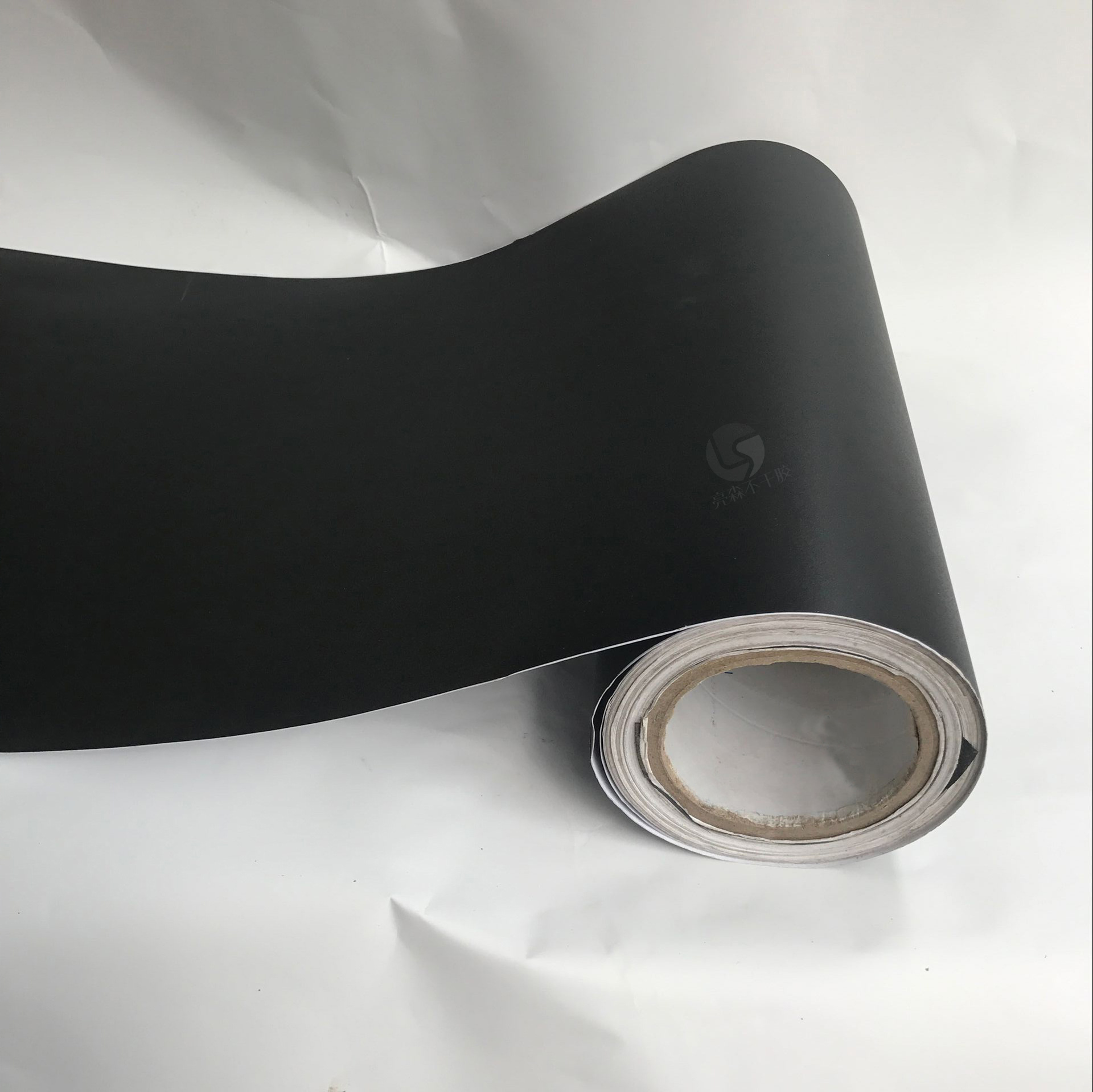 厂家直销PVC黑磨砂不干胶材料 PVC不干胶材料批发印刷标签材料-阿里巴巴
