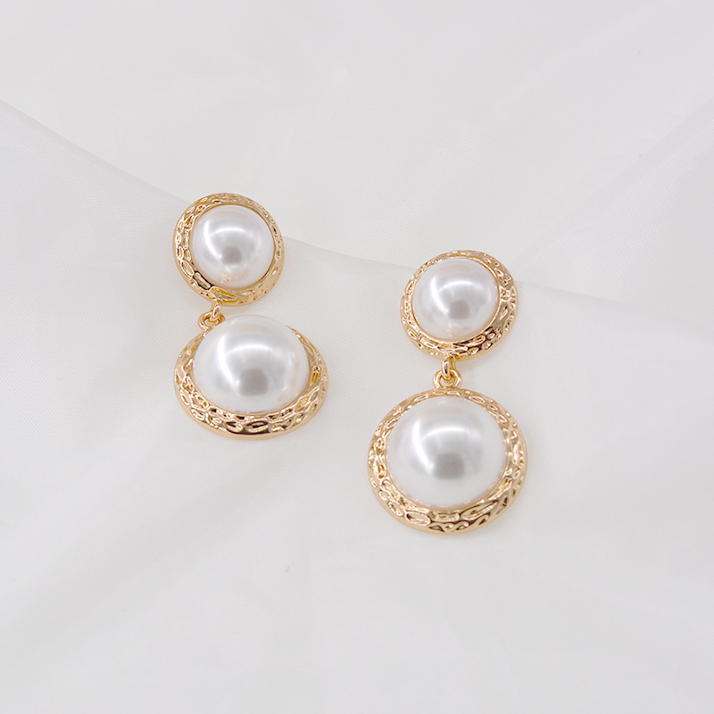 Sterling Argent Aiguille Coréenne Style Élégant Lady Ronde Baroque Sterling Silver Pearl Boucles D'oreilles Tout-allumette Femelle Simple Boucles D'oreilles Boucles D'oreilles display picture 5