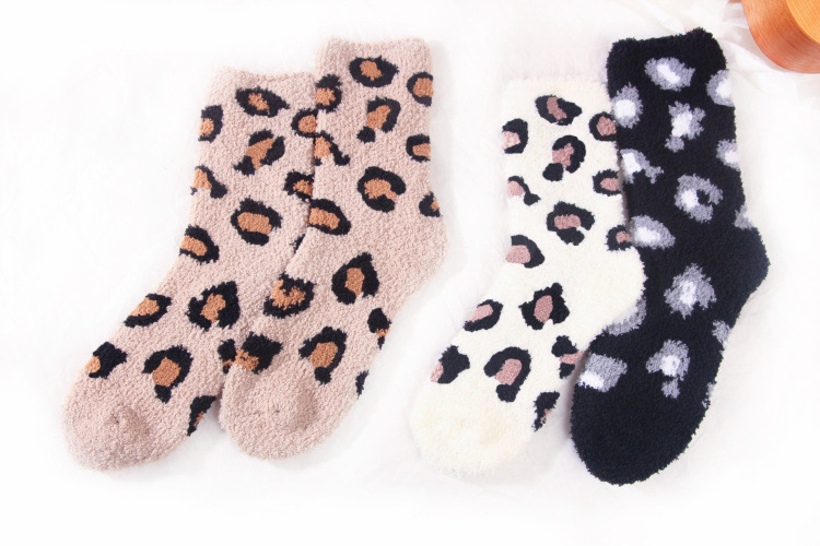 Nuevos calcetines de toalla Mujer Coral Fleece Thicken Calcetines de tubo para mujer NSFN4070