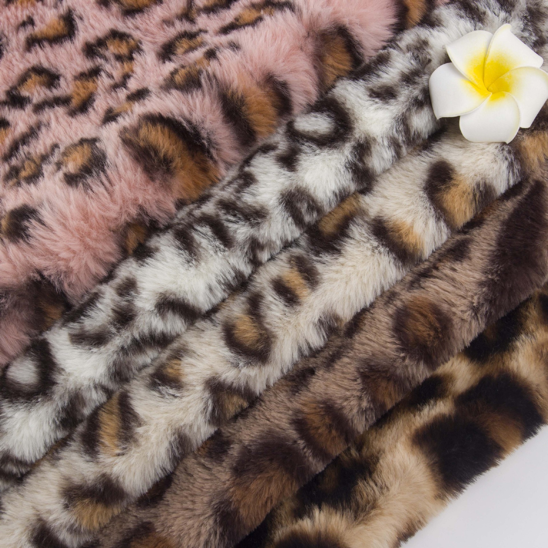 小兔毛豹纹印花刮底兔毛仿兔毛豹纹绒布  抱枕玩具时装面料现货布