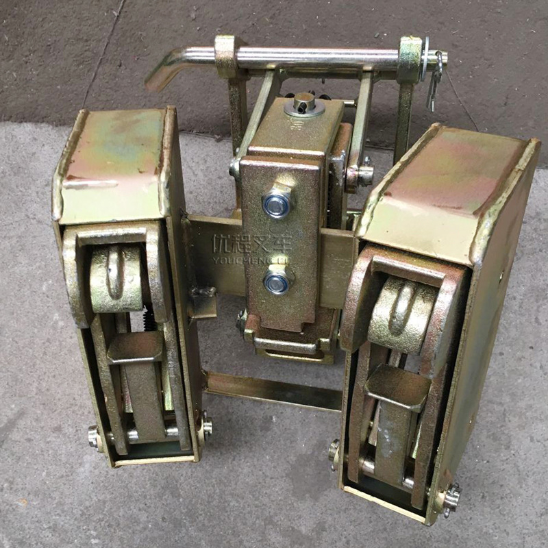 Abrazadera de tambor de aceite Abrazadera de tambor de aceite especial para carretilla elevadora Abrazadera de tambor de aceite Abrazadera de alto apilamiento de tambor de boca de águila de servicio pesado