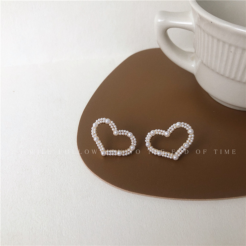 Korean S925 silver needle hollow heart sweet pearl earrings