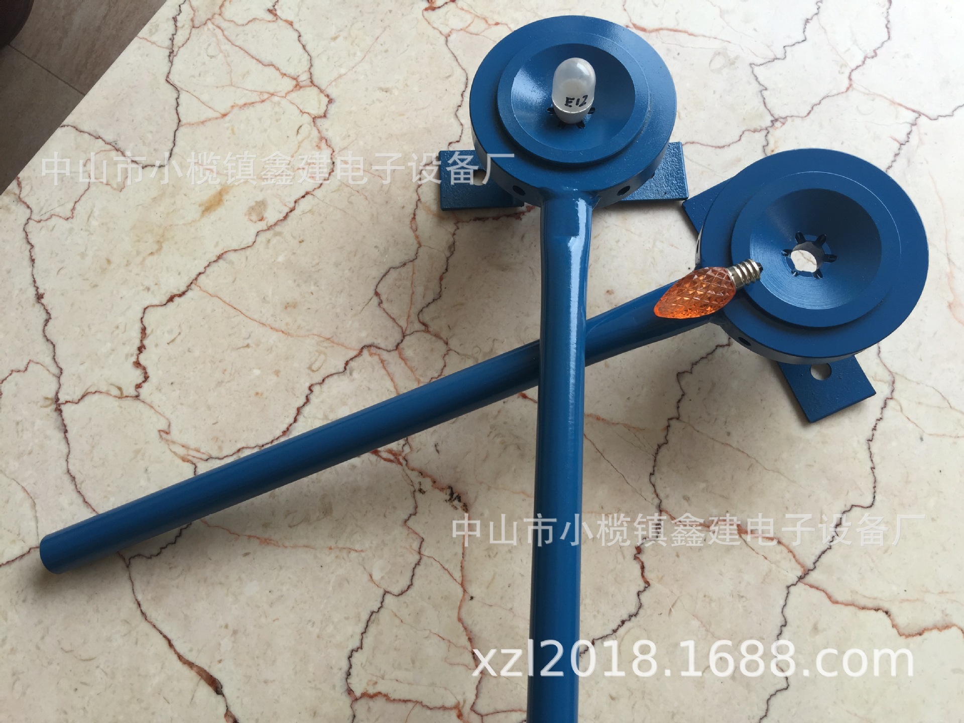 LED球泡灯蜡烛灯E11灯头打点锁紧机