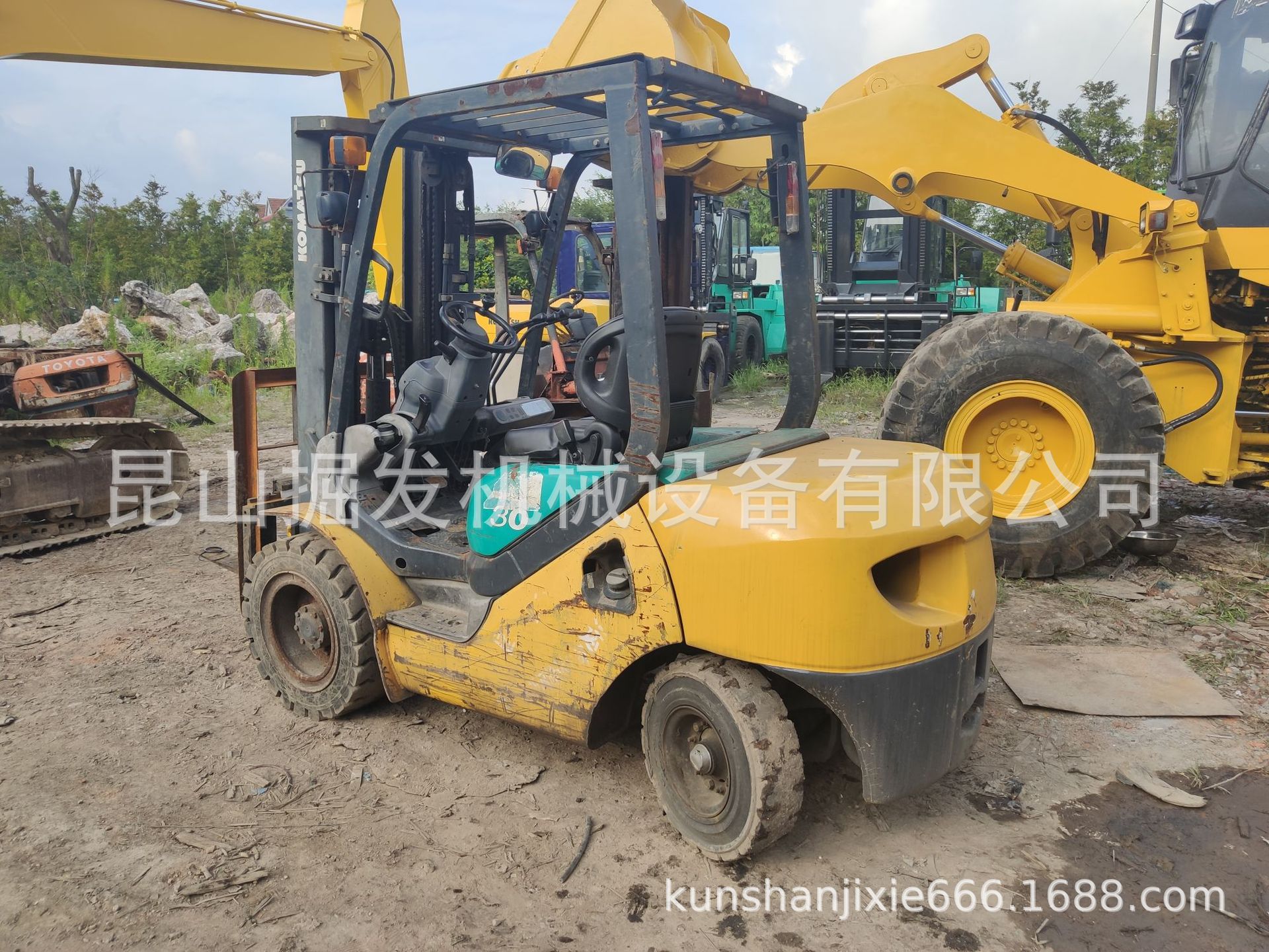 供应3吨小松叉车,14代，16代17代叉车