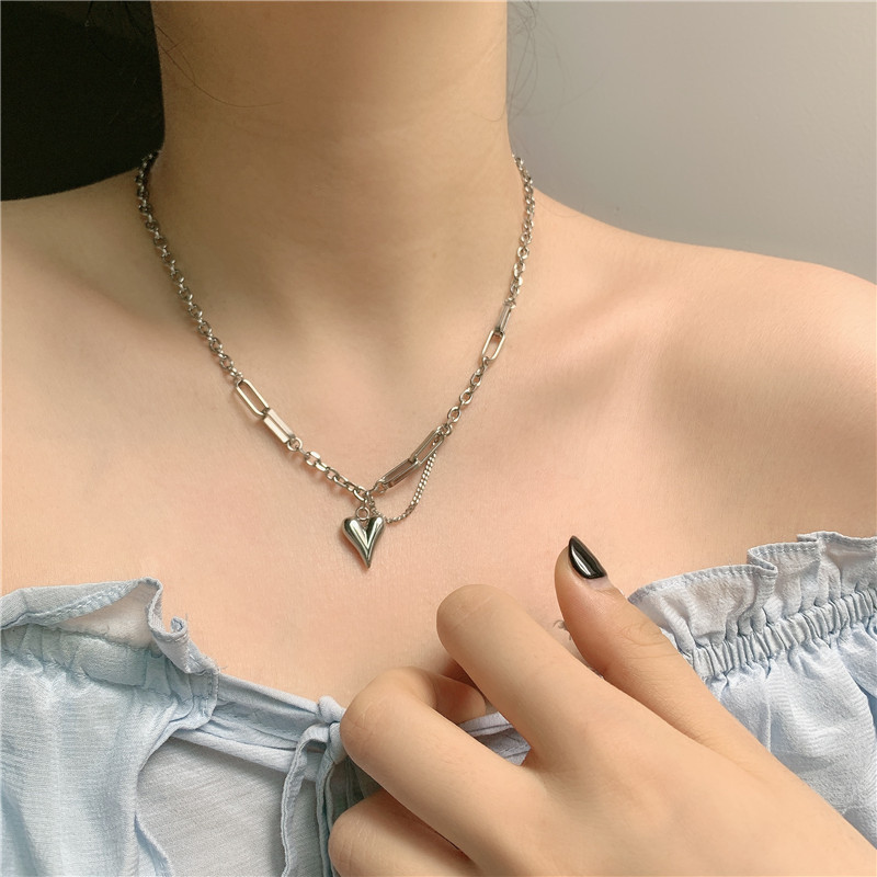 Korean Titanium Steel Niche Exquisite Love Pendant Clavicle Chain Necklace For Women display picture 2