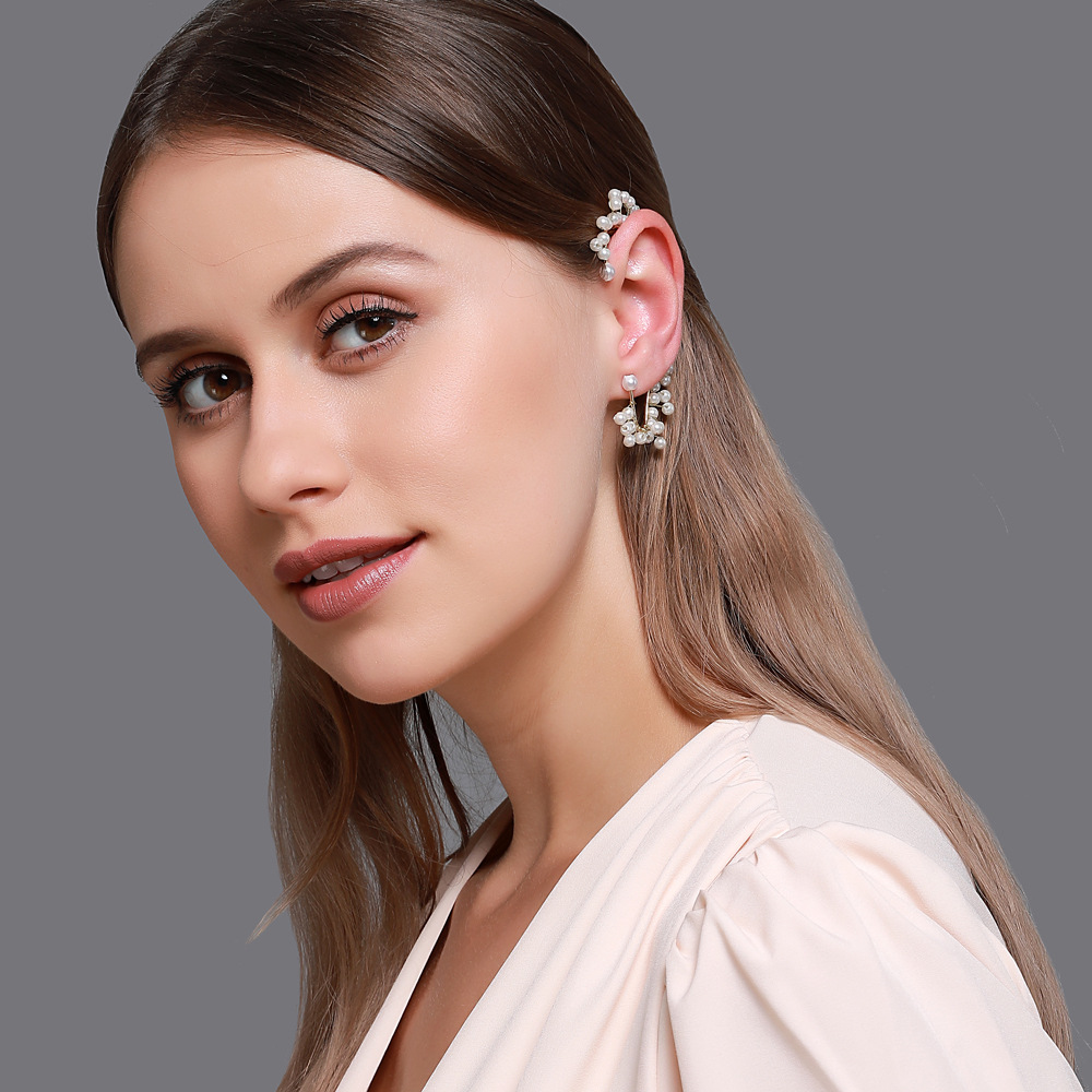 New Ear Clips Pearl One-piece Earrings  Wholesale display picture 4