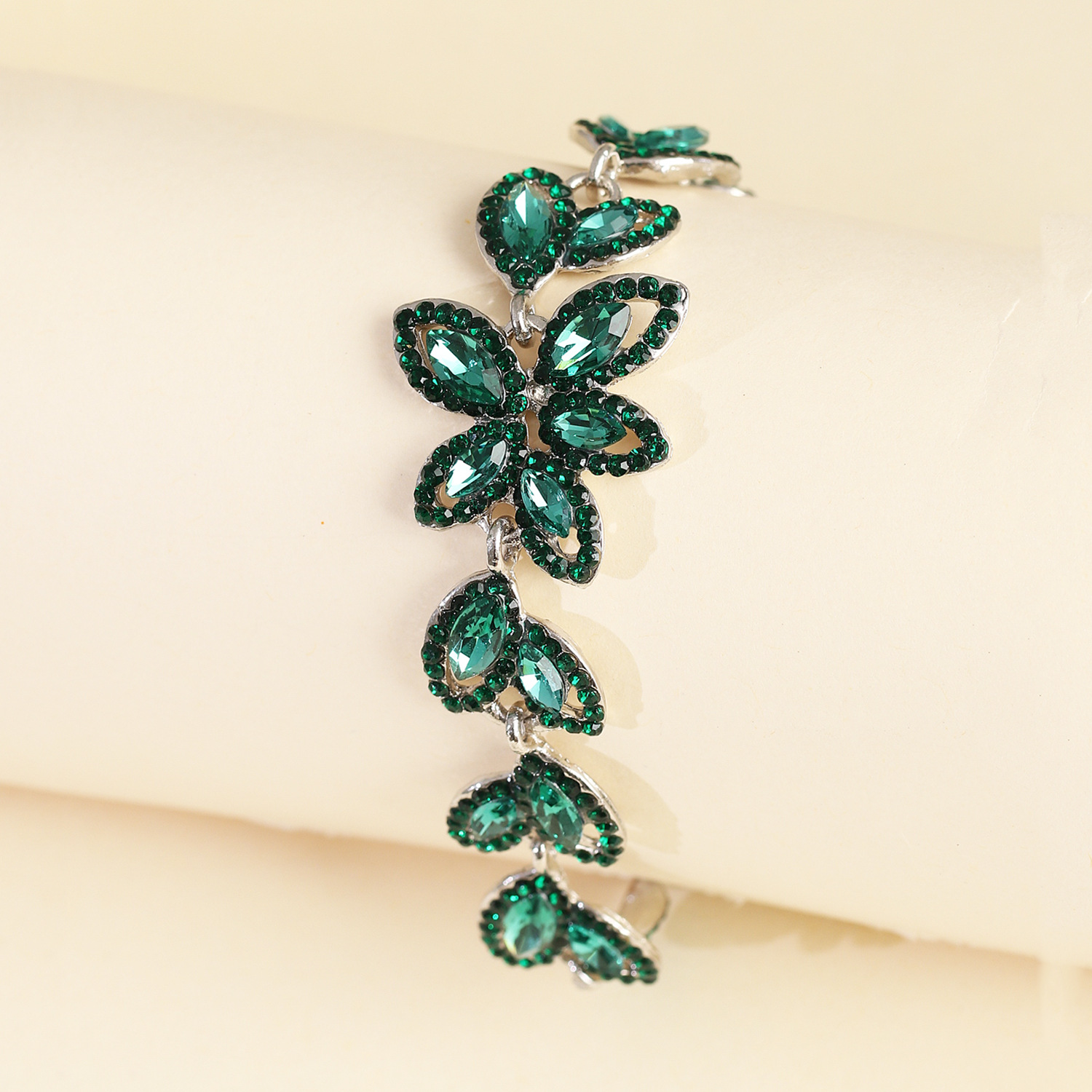 Bijoux De Mode Créatif Alliage Diamant Feuille Bracelet En Gros Nihaojewelry display picture 12