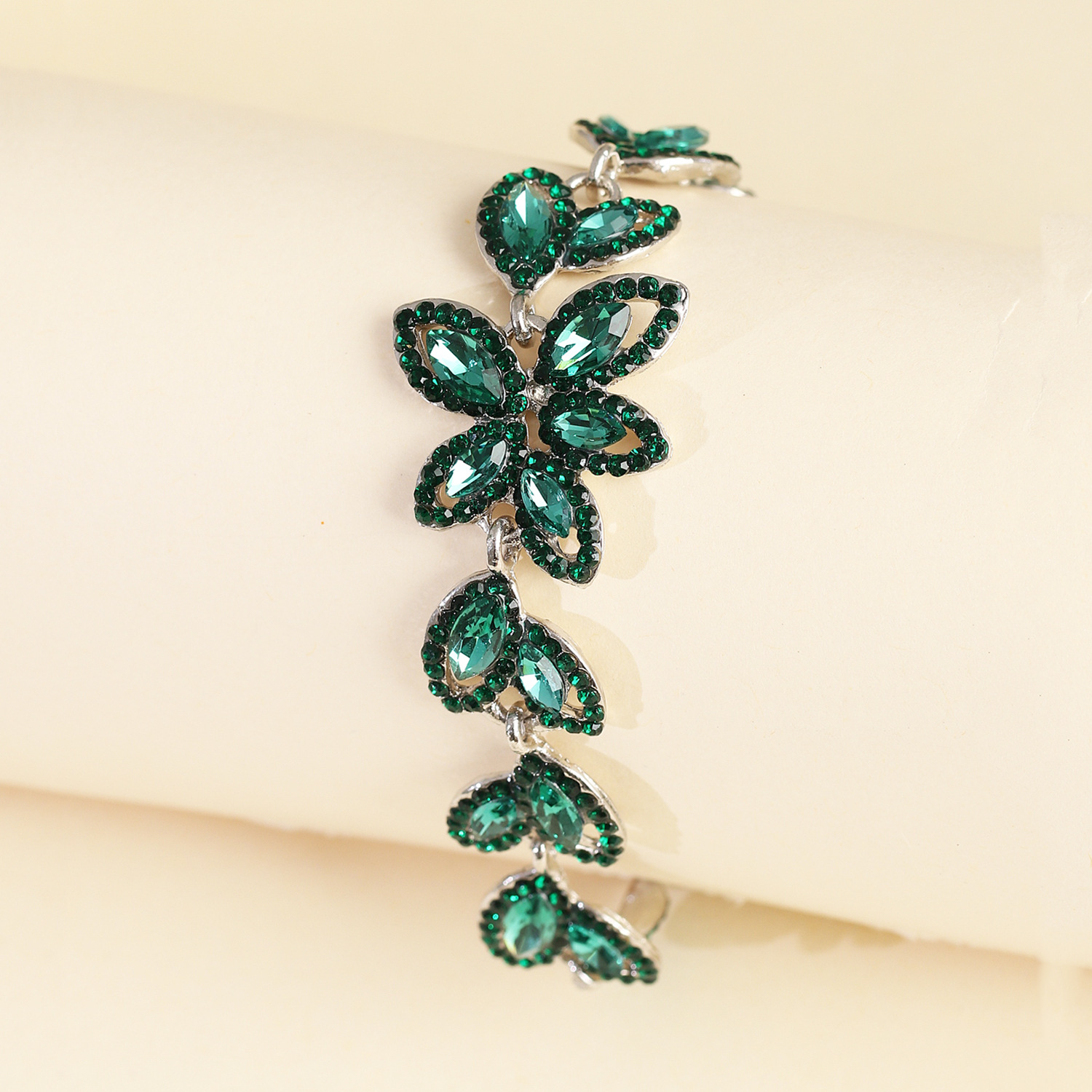 Fashion Jewelry Creative Alloy Diamond Leaf Bracelet Wholesale Nihaojewelry display picture 12