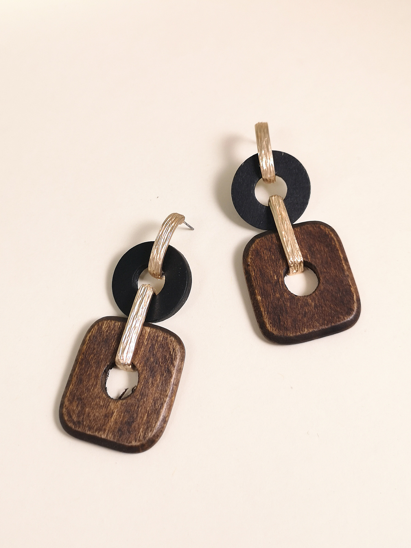 New Simple  Geometric Wood Alloy Earrings Creative Retro Simple Classic Solid Color Wood Earrings Nihaojewelry Wholesale display picture 4