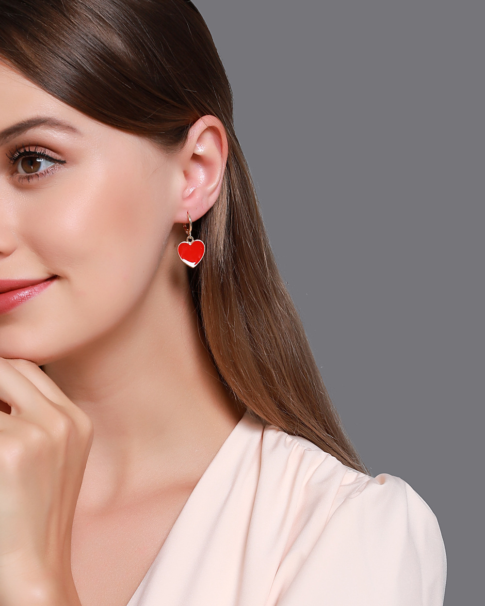 New Fashion Red Small Love Earrings Simple Vitality Girl Peach Heart Earrings Wholesale Nihaojewelry display picture 3