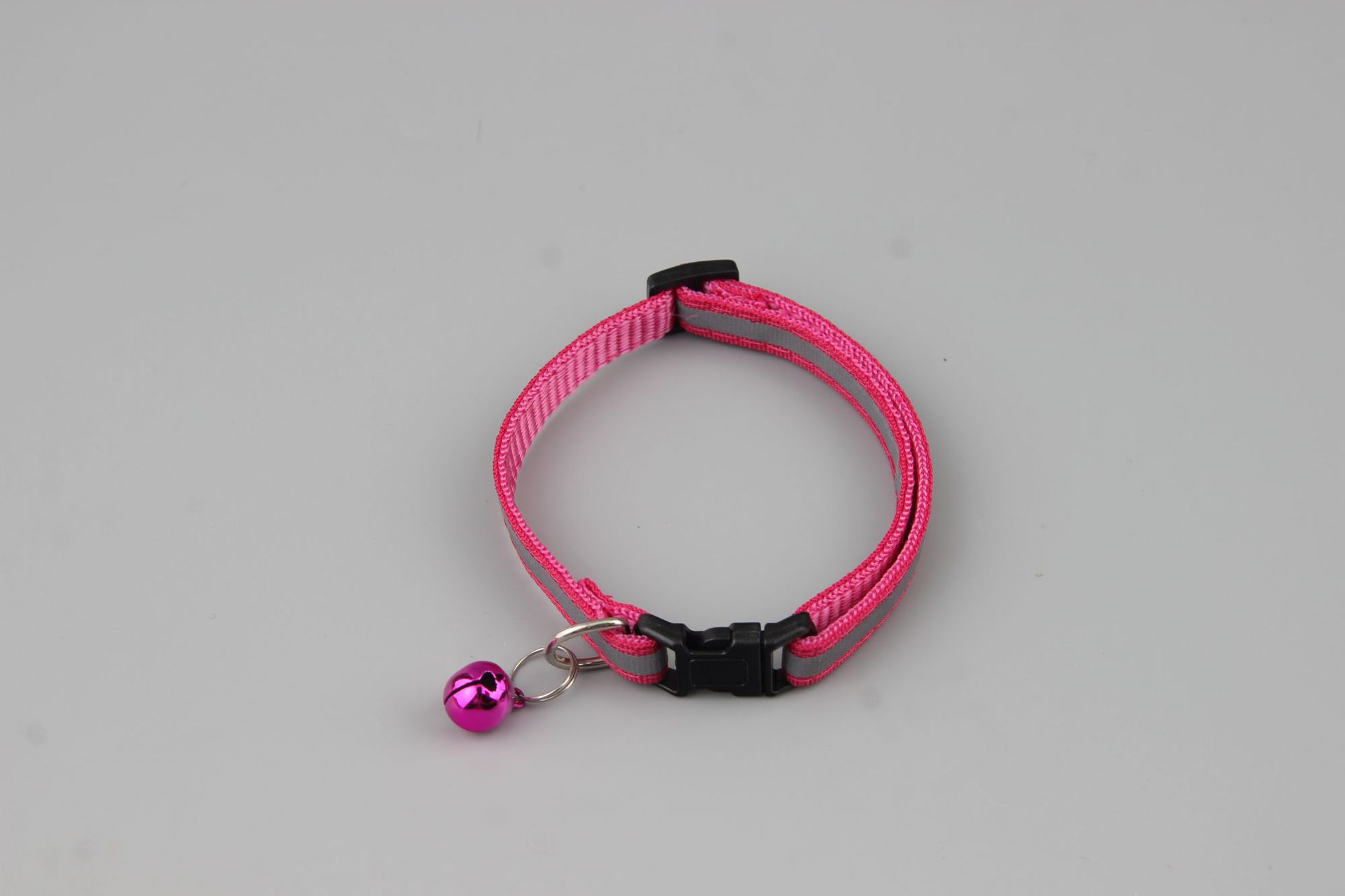 Excluso transfronterizo 1.0 Collar reflectante con hebilla negra para mascotas Parche para perros Collar de campana Collar para gatos Spot al por mayor