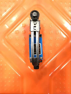 程开关限位开关 ME8108复位行程开关滚轮 限位器微型行程