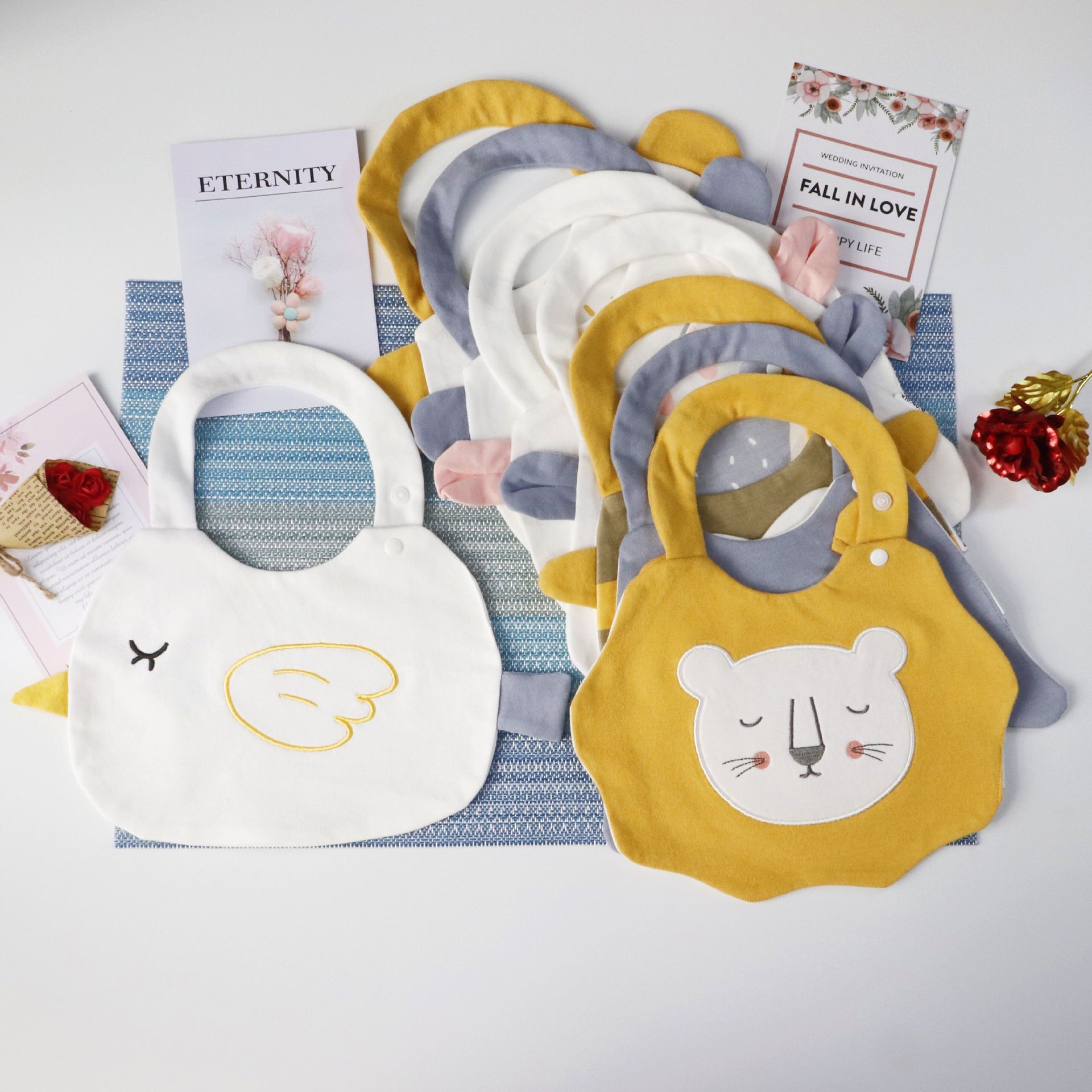 卡通形象防水围嘴