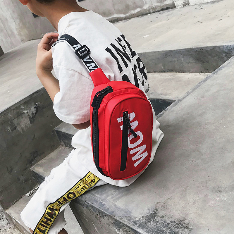 兒童腰包2020春夏新款時尚印花字母斜挎包牛津布小包wow防雨包包
