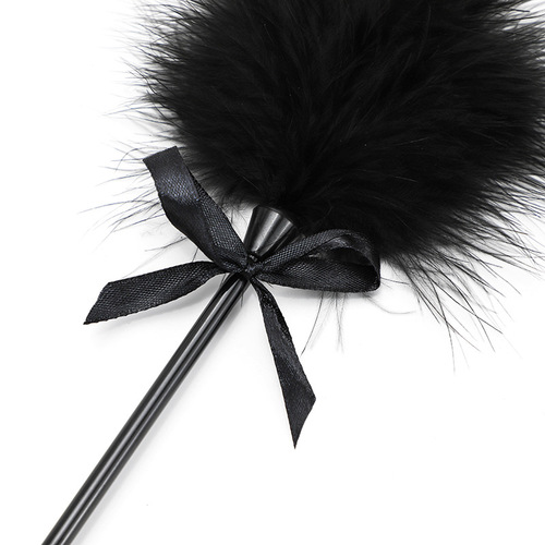 Adult erotic feather hand slap alternative toy female flirting tease slapping slapping bottom Tang suit lace belt slap 